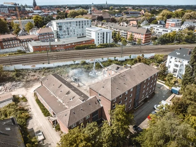 Luftbild einer Abbruchstelle an einer Bahnstrecke